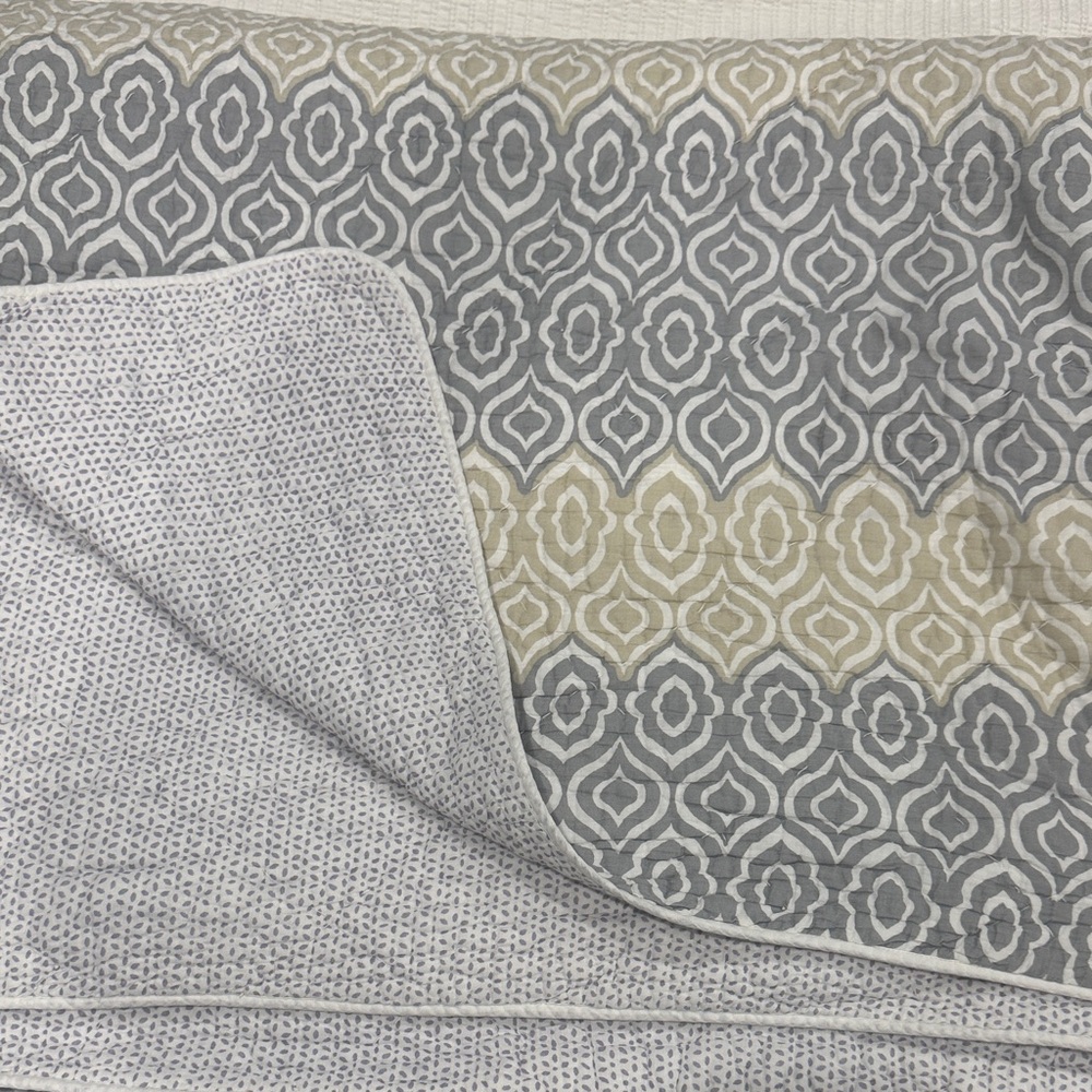 Anthropologie Reversible Gray and Cream Comforter